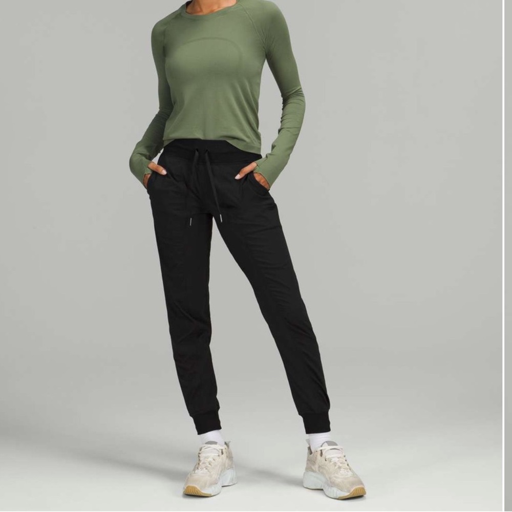 Lululemon Dance Studio Mid-Rise Full Length Jogger Sz 2 Black Athleisure Workout